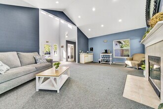 Hampton Park Apartments in Tigard, OR - Foto de edificio - Building Photo