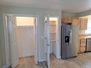 547 Ronceverte Ave, Unit 2 in Ronceverte, WV - Building Photo - Building Photo