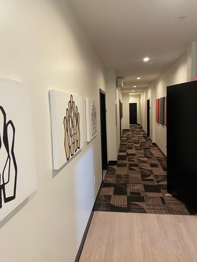 2105 Eastern Ave, Unit Studio Apartment in Baltimore, MD - Foto de edificio - Building Photo