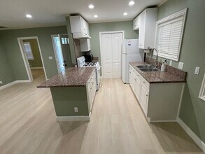 3121 Royal Oaks Dr in Thousand Oaks, CA - Building Photo - Building Photo