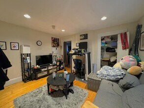 40 Chester St, Unit 1R in Somerville, MA - Building Photo - Building Photo