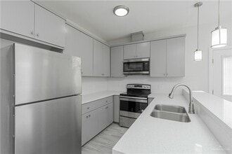 16 N "E" St in McAllen, TX - Building Photo - Building Photo