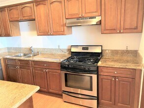 100 Cliff Dr, Unit 12 in Laguna Beach, CA - Foto de edificio - Building Photo