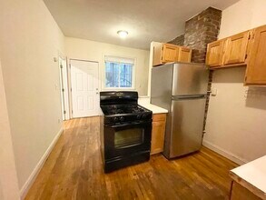 733 Parker St, Unit 2 in Boston, MA - Foto de edificio - Building Photo