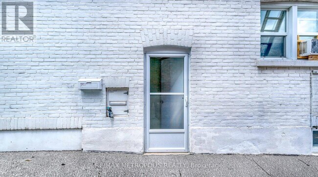 27 Warren Ave in Oshawa, ON - Building Photo - Building Photo