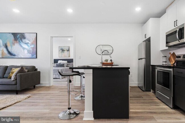 330 Cecil B. Moore Ave, Unit 2 BEDROOM in Philadelphia, PA - Building Photo - Building Photo