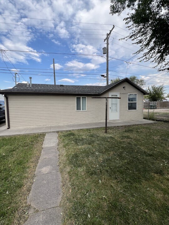 207 1/2 S Clayton St in Brush, CO - Building Photo