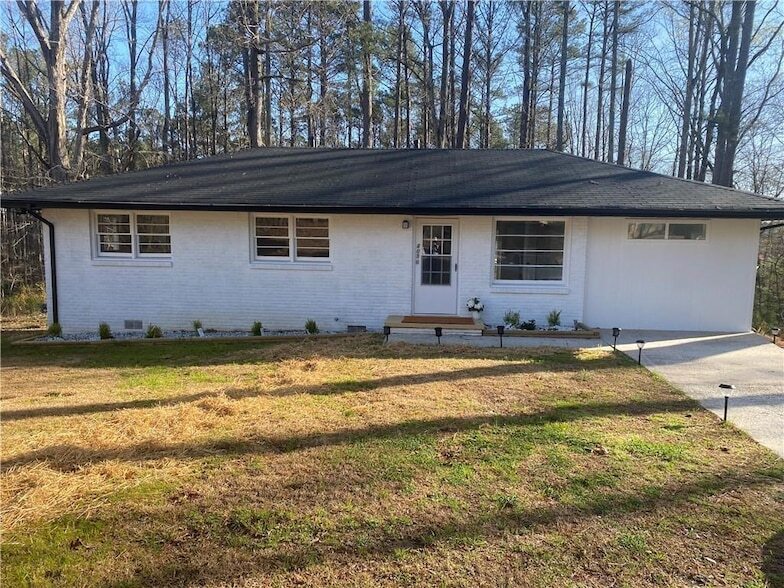 4030 Stonewall Tell Rd in College Park, GA - Building Photo