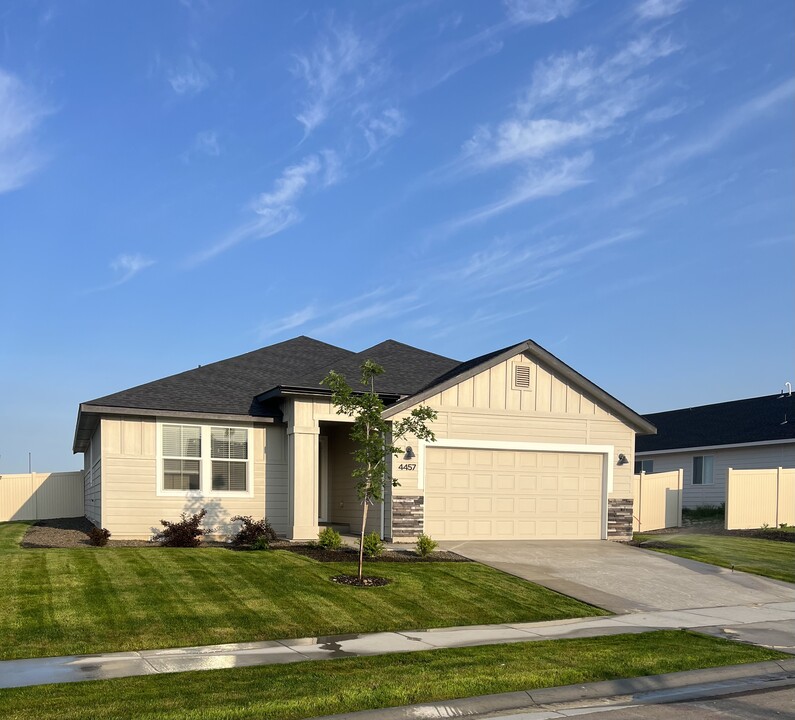 4457 S Giants Wy in Nampa, ID - Building Photo