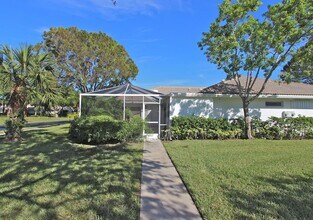10201 Chapman Oak Ct in Palm Beach Gardens, FL - Foto de edificio - Building Photo