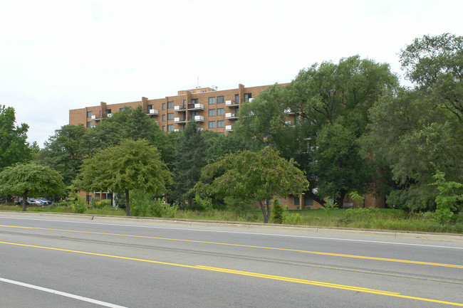 Crosstown Parkway in Kalamazoo, MI - Building Photo - Building Photo