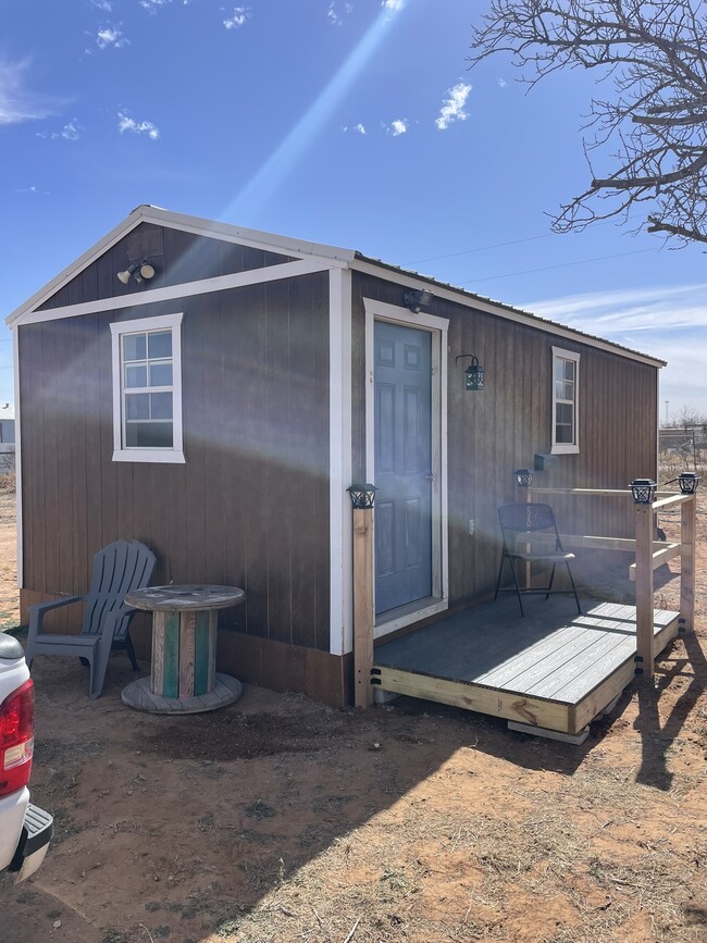 4319 N County Rd 1130 in Midland, TX - Foto de edificio - Building Photo