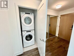 575-1575 Bloor St E in Toronto, ON - Building Photo - Building Photo