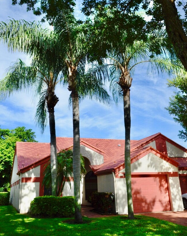 7557 Lexington Club Blvd in Delray Beach, FL - Building Photo - Building Photo