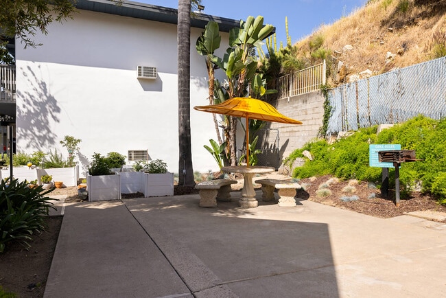 Valle at Fairway in La Mesa, CA - Building Photo - Building Photo