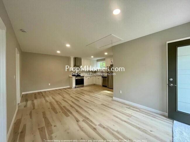 10488 SE Linwood Ave in Milwaukie, OR - Building Photo - Building Photo