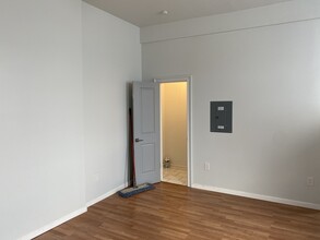 1610 Queen City Ave in Cincinnati, OH - Building Photo - Building Photo