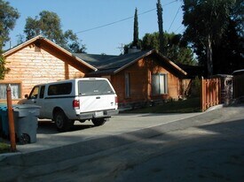23162 Smith Rd in Chatsworth, CA - Building Photo