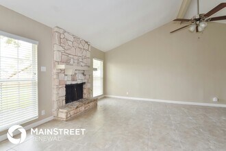 7555 Lincoln Village Dr in San Antonio, TX - Building Photo - Building Photo