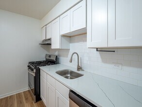 9662 Golf Terrace in Des Plaines, IL - Building Photo - Building Photo