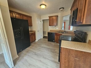 904 Bramblegate Rd in Hope Mills, NC - Building Photo - Building Photo