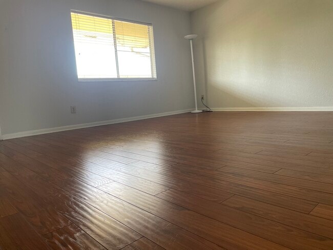 4613 Bayshore Dr, Unit B5 in Naples, FL - Building Photo - Building Photo