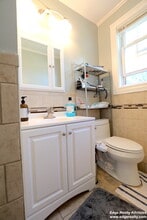 12 South Crescent Circuit, Unit 1 in Boston, MA - Foto de edificio - Building Photo