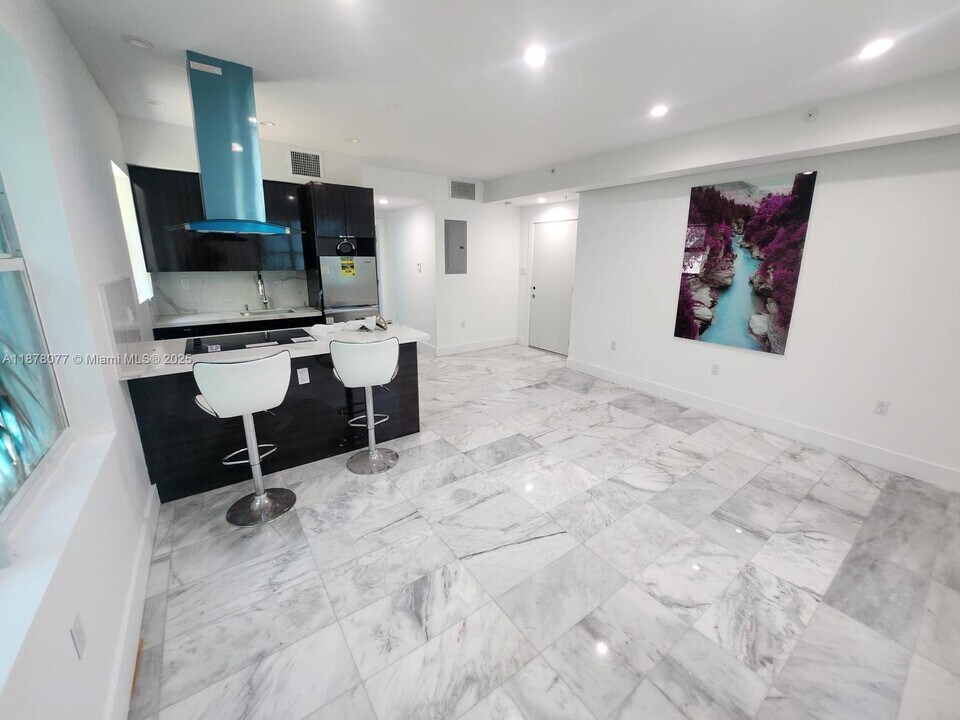 1560 Drexel Ave in Miami Beach, FL - Building Photo