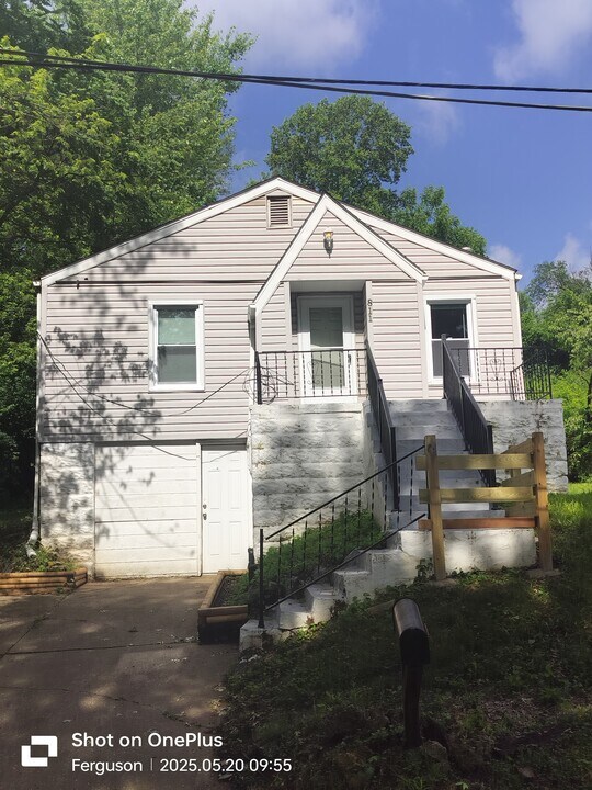 811 Arline Dr in Ferguson, MO - Building Photo