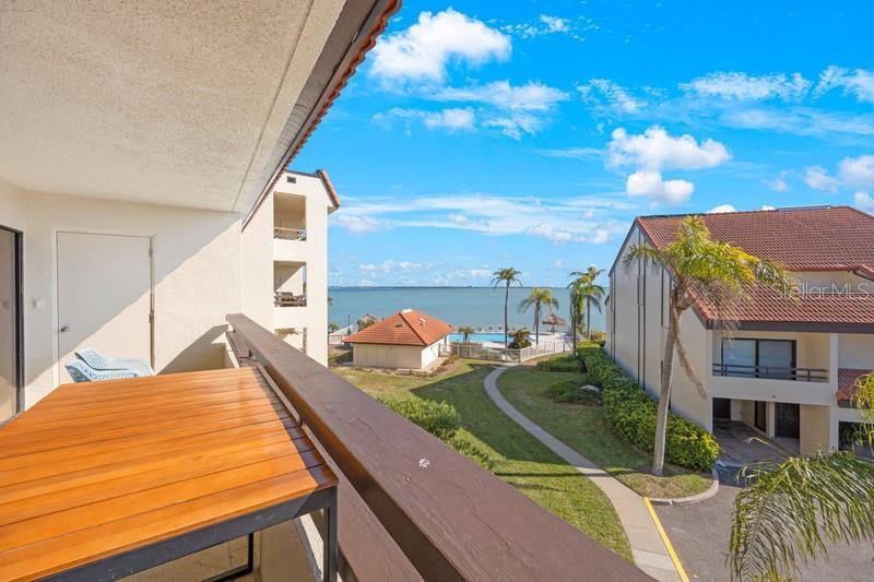 103 1st St E in Tierra Verde, FL - Building Photo