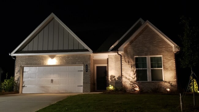 208 Overton Dr in Perry, GA - Foto de edificio - Building Photo