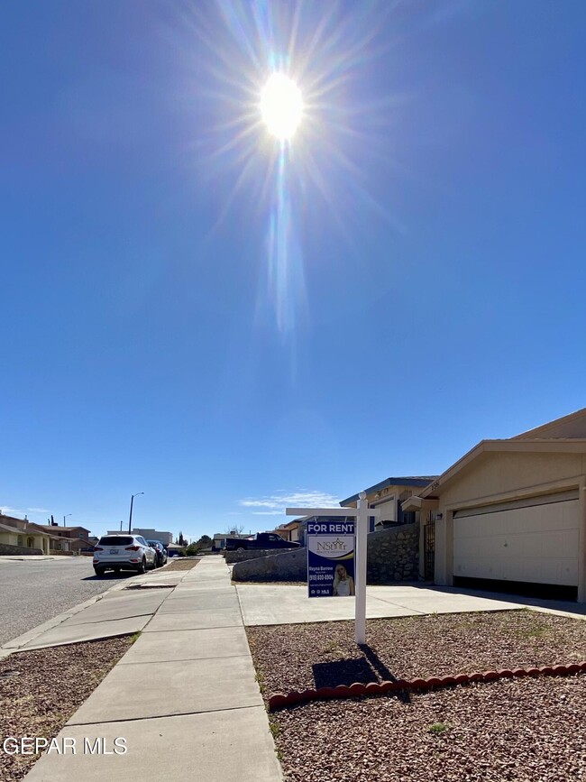 2201 King James Ln Pl in El Paso, TX - Foto de edificio - Building Photo