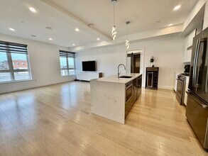 20 W 5th St, Unit 4F in Boston, MA - Foto de edificio - Building Photo