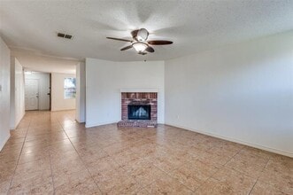 8402 Olivia Meadow Dr in Arlington, TX - Building Photo - Building Photo