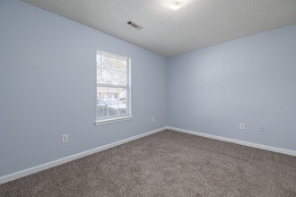 Eagles Nest Apartments 62+ Community in Carrollton, GA - Foto de edificio - Building Photo