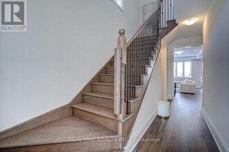 18 Mace Ave in Richmond Hill, ON - Building Photo - Building Photo