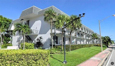 4013 N Ocean Dr in Lauderdale-by-the-Sea, FL - Foto de edificio - Building Photo