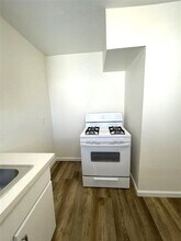 LB2330  (RUBS) (Imp.) in Long Beach, CA - Building Photo - Interior Photo