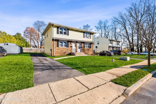 144 New Cedar Ln in Hamilton Township, NJ - Foto de edificio - Building Photo