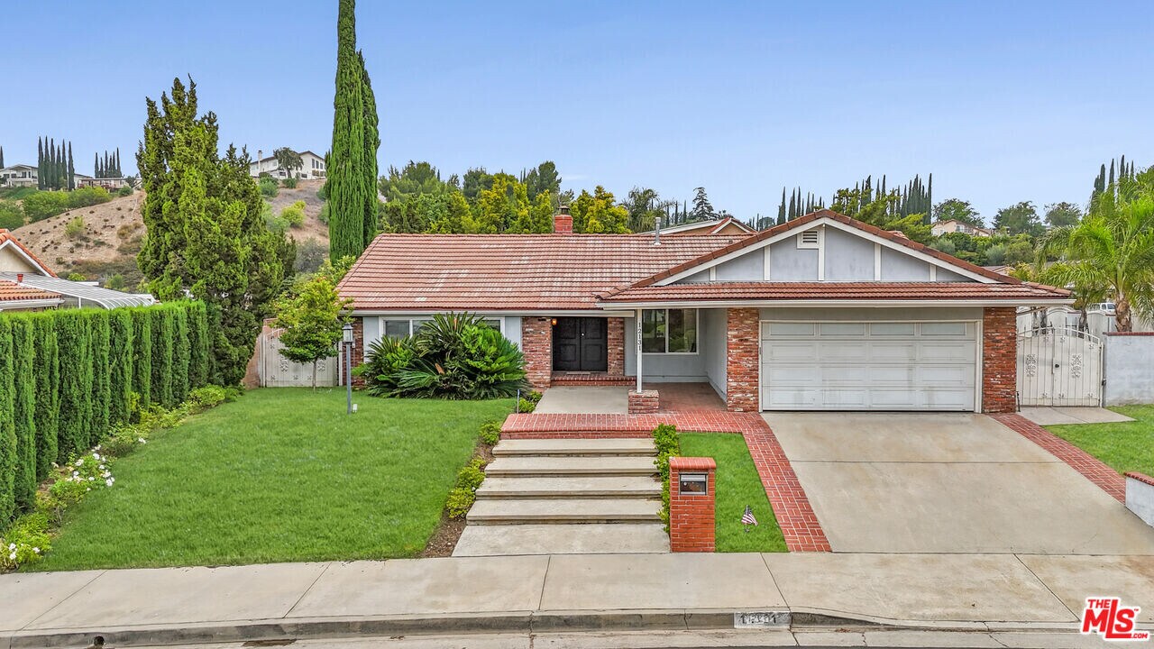 12131 Beaufait Ave in Los Angeles, CA - Building Photo