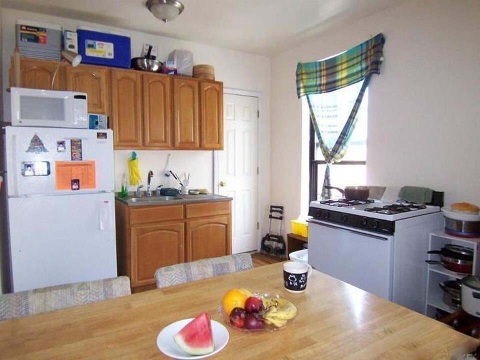 196 W 108th St in New York, NY - Building Photo