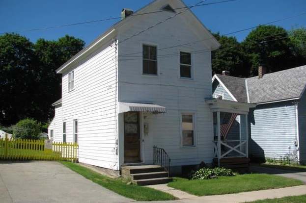 16 4th Ave, Unit 2 fl in Gloversville, NY - Building Photo