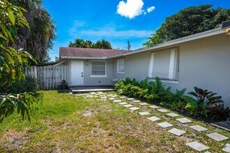8642 Sunset Dr in Palm Beach Gardens, FL - Building Photo - Building Photo