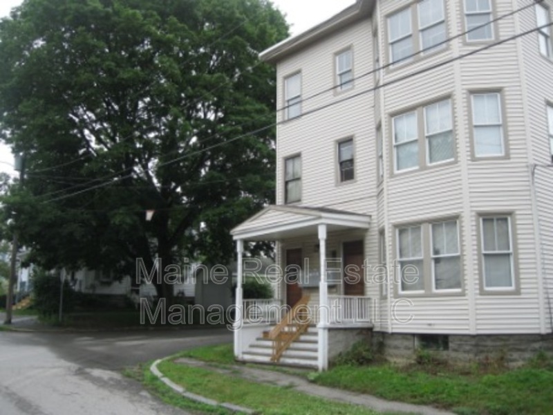 9 Catell St-Unit -Apt 3. in Bangor, ME - Foto de edificio