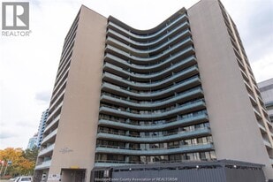 111 Riverside Dr E in Windsor, ON - Building Photo