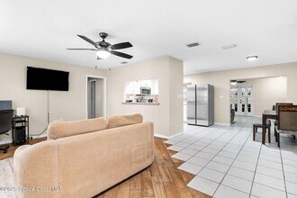 999 Emerald Rd SE in Palm Bay, FL - Building Photo - Building Photo