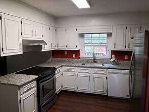 1471 Crooked Creek Rd in Watkinsville, GA - Foto de edificio - Building Photo