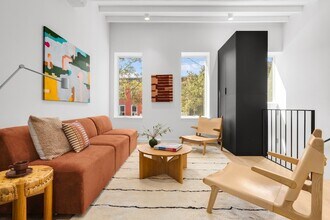 94 Pioneer St in Brooklyn, NY - Foto de edificio - Building Photo