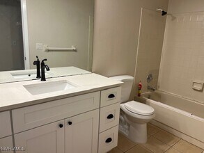 6492 Royal Woods Dr in Ft. Myers, FL - Building Photo - Building Photo