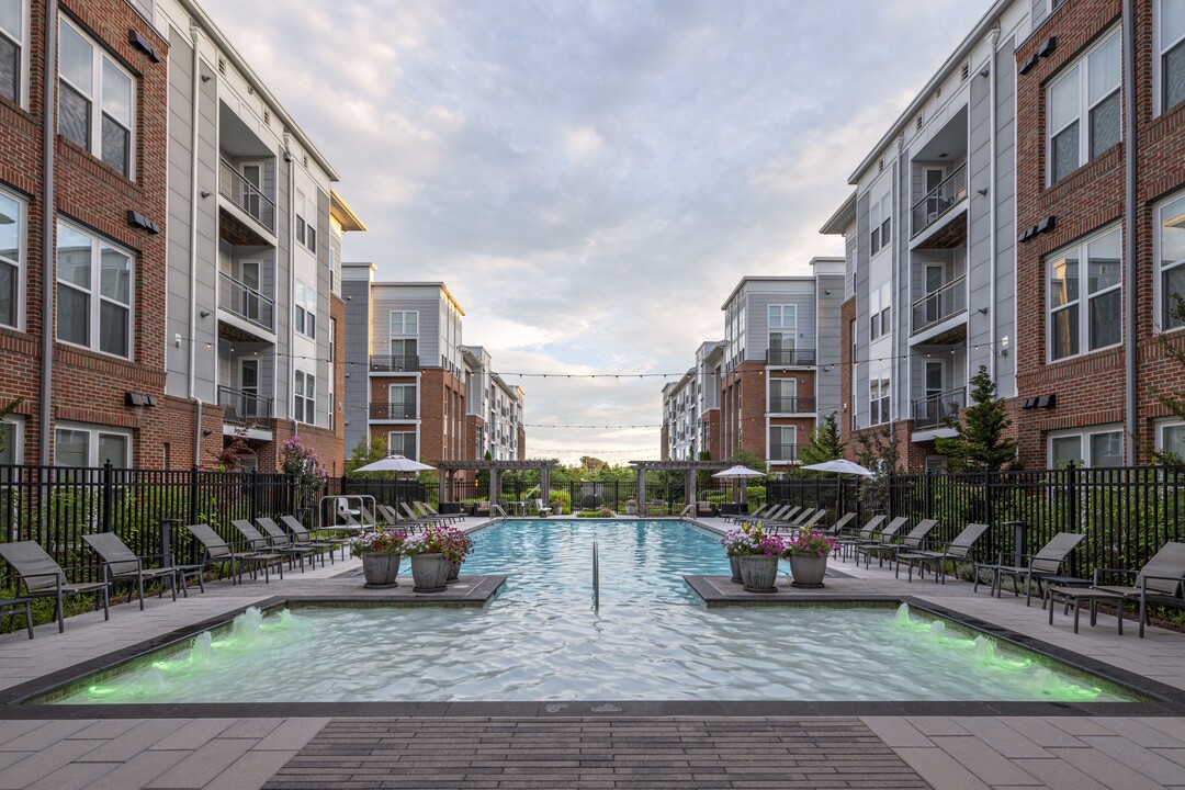 Flats170 at Academy Yard in Odenton, MD - Foto de edificio